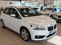 Vit Begagnad 2017 BMW 225 Active Tourer Sport Line Minibuss | 99 900 kr