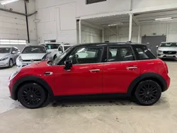 Röd Begagnad 2020 Mini Cooper Pepper Halvkombi | 169 900 kr (Marknadspris)