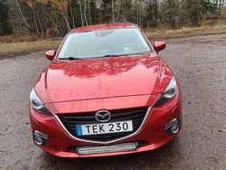 Röd Begagnad 2014 Mazda 3 Inclusive Halvkombi | 106 000 kr (Bra pris)