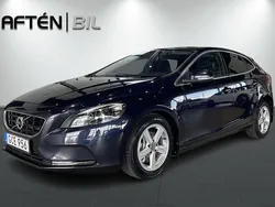 Mörkblå (blå) Begagnad 2016 Volvo V40 Momentum Kombi | 144 800 kr (Bra pris)
