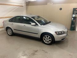 Ljusgrå Begagnad 2005 Volvo S40 Sedan | 10 000 kr (Superpris)