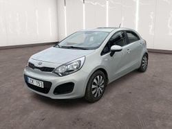 Gul Begagnad 2012 Kia Rio Halvkombi | 74 900 kr (Marknadspris)