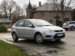 Grå Begagnad 2009 Ford Focus Halvkombi | 54 000 kr (Marknadspris)
