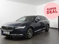 Mörkblå (blå) Begagnad 2023 Volvo V90 Core Kombi | 424 500 kr (Marknadspris)