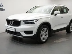Vit Begagnad 2022 Volvo XC40 Momentum SUV | 309 900 kr (Marknadspris)