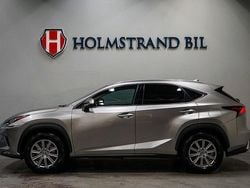 Ljusgrå Begagnad 2020 Lexus NX300h Business Edition SUV | 294 900 kr (Marknadspris)