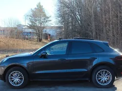 Grå Begagnad 2017 Porsche Macan SUV | 378 700 kr (Marknadspris)