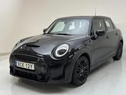 Svart Begagnad 2024 Mini Cooper Halvkombi | 270 000 kr