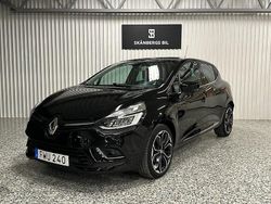 Svart Begagnad 2018 Renault Clio IV Intens Halvkombi | 109 900 kr (Marknadspris)