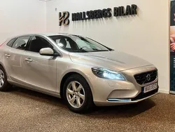 Silver Begagnad 2016 Volvo V40 Momentum Kombi | 134 900 kr (Marknadspris)