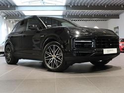 Svart (chromite black metallic) Begagnad 2024 Porsche Cayenne SUV | 1 195 000 kr (Marknadspris)
