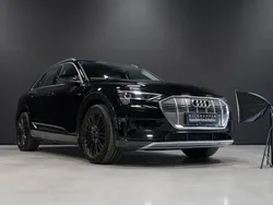Svart Begagnad 2020 Audi e-tron Proline SUV | 389 000 kr (Marknadspris)