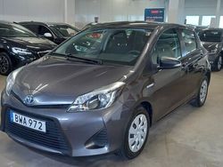Mörkgrå (grå) Begagnad 2014 Toyota Yaris Hybrid Life Halvkombi | 129 999 kr (Marknadspris)
