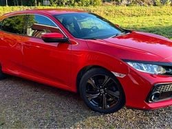 Röd Begagnad 2018 Honda Civic Halvkombi | 155 000 kr (Marknadspris)