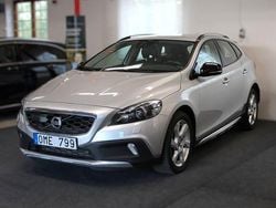 Ljusgrå Begagnad 2012 Volvo V40 CC Summum Kombi | 179 900 kr (Marknadspris)