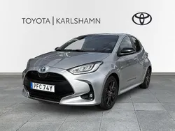 Silver Begagnad 2022 Toyota Yaris Hybrid Style Halvkombi | 219 000 kr (Marknadspris)