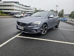 Grå Begagnad 2017 Volvo V40 R-Design Kombi | 159 000 kr (Marknadspris)