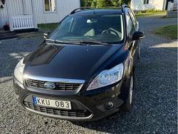 Svart Begagnad 2011 Ford Focus Platinum Kombi | 43 000 kr (Marknadspris)
