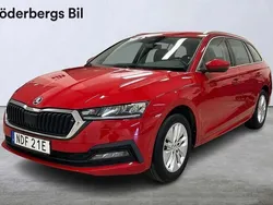 Röd Begagnad 2021 Skoda Octavia Kombi | 255 000 kr (Marknadspris)