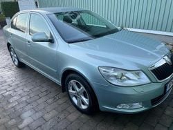 Grön Begagnad 2011 Skoda Octavia Elegance Halvkombi | 38 000 kr (Lite dyr)