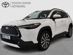 Vit Begagnad 2024 Toyota Corolla Cross Style SUV | 349 900 kr (Marknadspris)