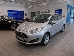 Grå (moondust silver met) Begagnad 2014 Ford Fiesta Titanium Halvkombi | 89 400 kr (Dyr)