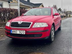 Röd Begagnad 2005 Skoda Octavia Kombi | 13 000 kr (Dyr)