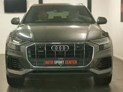 Grå Begagnad 2018 Audi Q8 Sport SUV | 688 900 kr