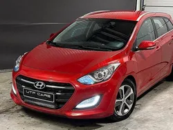 Röd Begagnad 2015 Hyundai i30 Comfort Kombi | 59 800 kr (Lite dyr)