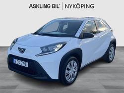 Vit Begagnad 2022 Toyota Aygo X Play SUV | 159 000 kr (Marknadspris)