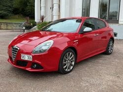 Röd Begagnad 2014 Alfa Romeo Giulietta Veloce Halvkombi | 73 000 kr (Marknadspris)