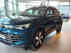 Mörkblå (nightshade blue metallic) Ny 2025 VW Tiguan Elegance SUV | 633 700 kr