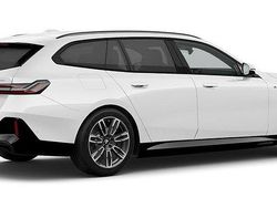 Vit (alpine white) Ny 2025 BMW 530e M Sport Kombi | 699 900 kr (Bra pris)
