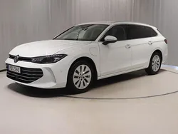 Vit (pure white) Begagnad 2024 VW Passat Kombi | 449 900 kr (Lite dyr)