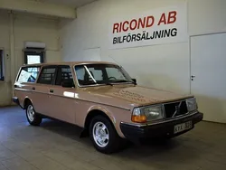 Ljusbrun Begagnad 1981 Volvo 245 Kombi | 49 900 kr