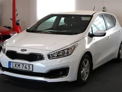 Vit Begagnad 2016 Kia Ceed Halvkombi | 119 900 kr (Marknadspris)