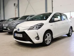 Vit Begagnad 2018 Toyota Yaris Hybrid Active Halvkombi | 169 900 kr (Marknadspris)