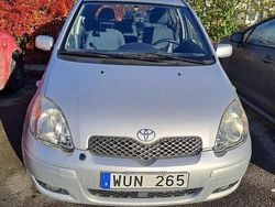 Silver Begagnad 2005 Toyota Yaris Halvkombi | 15 500 kr (Marknadspris)