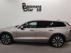 Grå Begagnad 2019 Volvo V60 CC Kombi | 314 000 kr (Marknadspris)