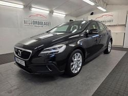 Svart Begagnad 2017 Volvo V40 CC Summum Kombi | 205 000 kr (Marknadspris)