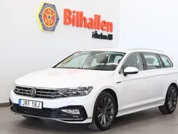 Vit Begagnad 2021 VW Passat R-line Kombi | 319 900 kr (Marknadspris)