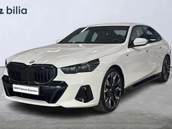 Vit Begagnad 2025 BMW 520 M Sport Sedan | 639 900 kr (Dyr)
