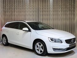 Vit Begagnad 2015 Volvo V60 Momentum Kombi | 159 900 kr (Marknadspris)