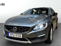 Grå Begagnad 2017 Volvo V60 CC Momentum Kombi | 219 900 kr (Superpris)