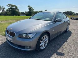 Grå Begagnad 2007 BMW 330 Comfort Edition Sportkupé | 109 900 kr (Marknadspris)