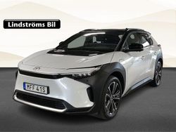 Vit Begagnad 2022 Toyota bZ4X Executive SUV | 399 000 kr (Marknadspris)