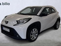 Vit Begagnad 2023 Toyota Aygo Comfort Halvkombi | 159 900 kr (Marknadspris)
