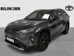 Grå Begagnad 2020 Toyota RAV4 Hybrid Style SUV | 289 900 kr (Marknadspris)