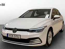 Vit Begagnad 2022 VW Golf VIII Life Kombi | 229 900 kr (Marknadspris)