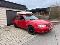 Röd Begagnad 2000 Volvo V70 Standard Kombi | 26 900 kr (Marknadspris)